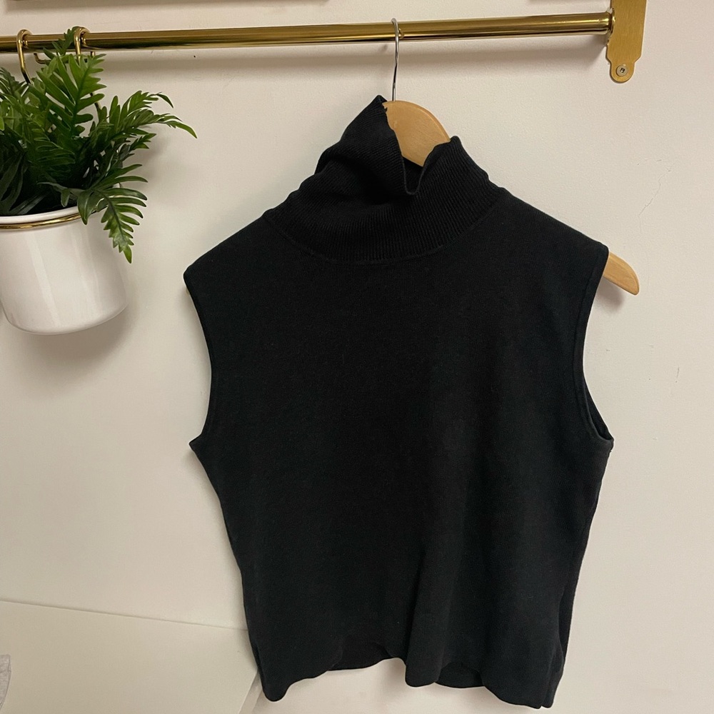 Sleeveless Turtleneck